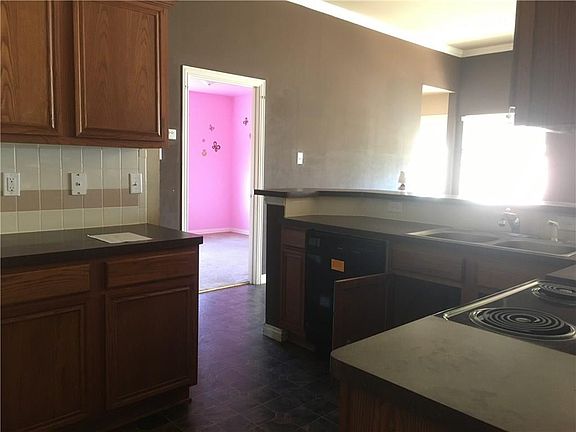 4th image of 1110 Waterford Dr