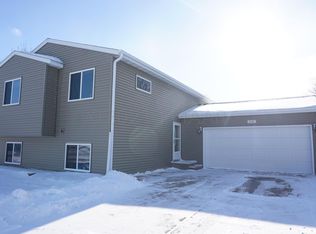 1502 28 1/2 Ave S, Fargo, ND 58103