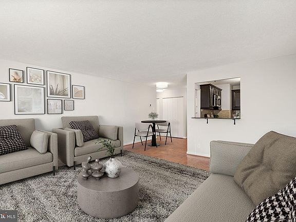 4th image of 2030 N Adams St APT 911
