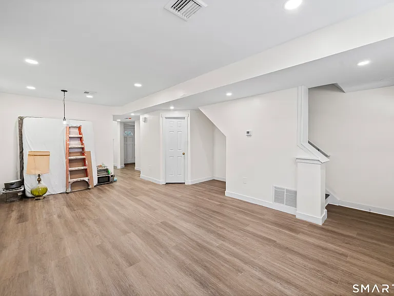 136 Maple Ave #B — Photo 7