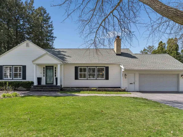 151 Pershing Rd, Waterloo, IA 50701