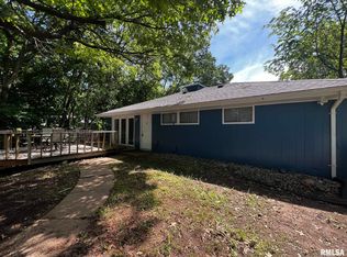 2433 W Huntington Dr, Peoria, IL 61614