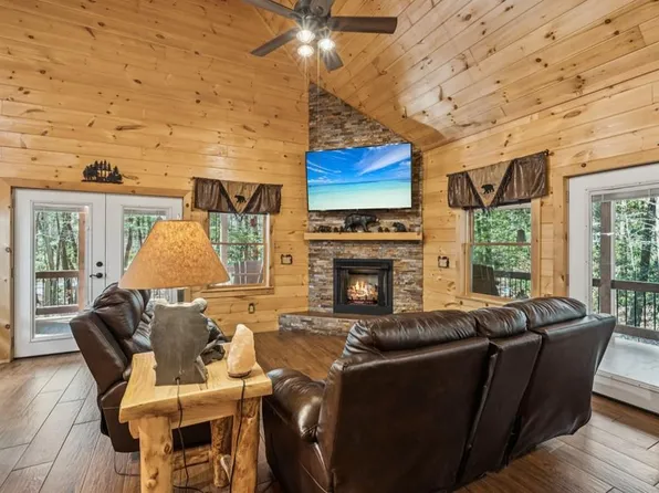 491 Old Parker Ter, Ellijay, GA 30536