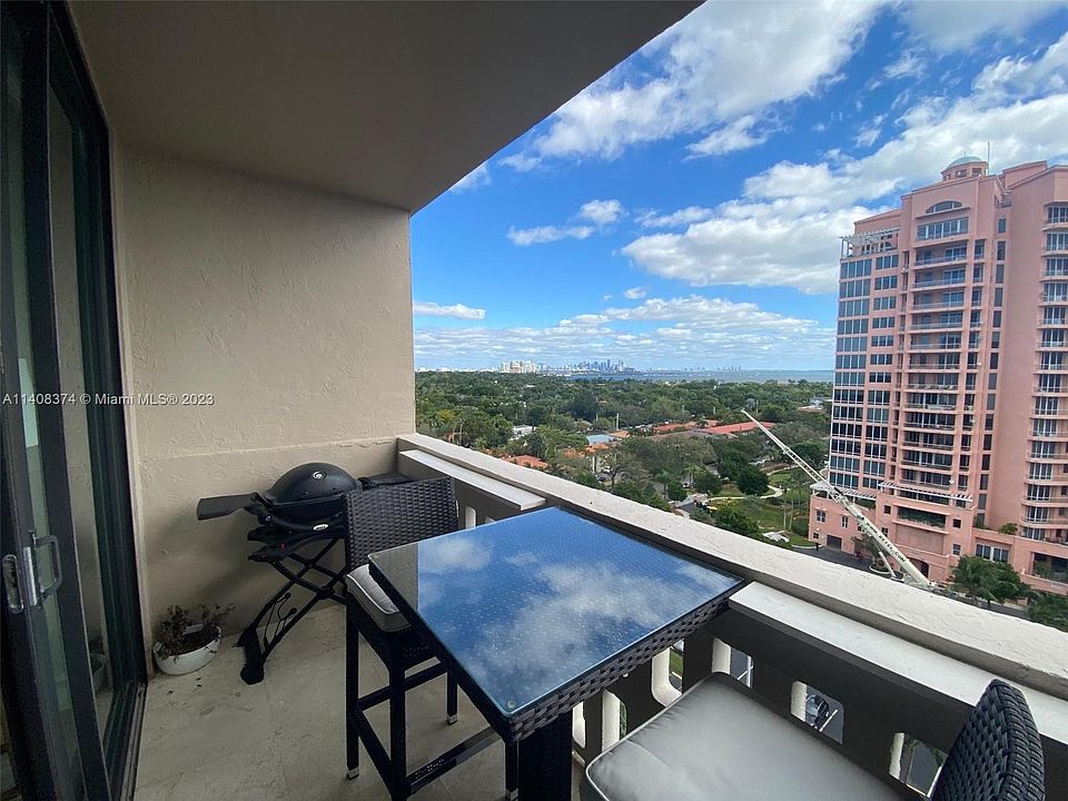 1st image of 90 Edgewater Dr APT 1212