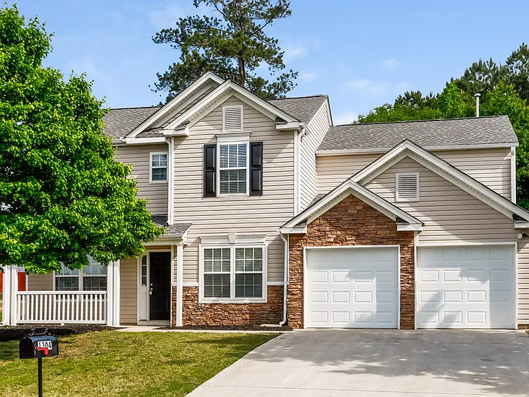 1304 Ivey Pointe Dr — Photo 1