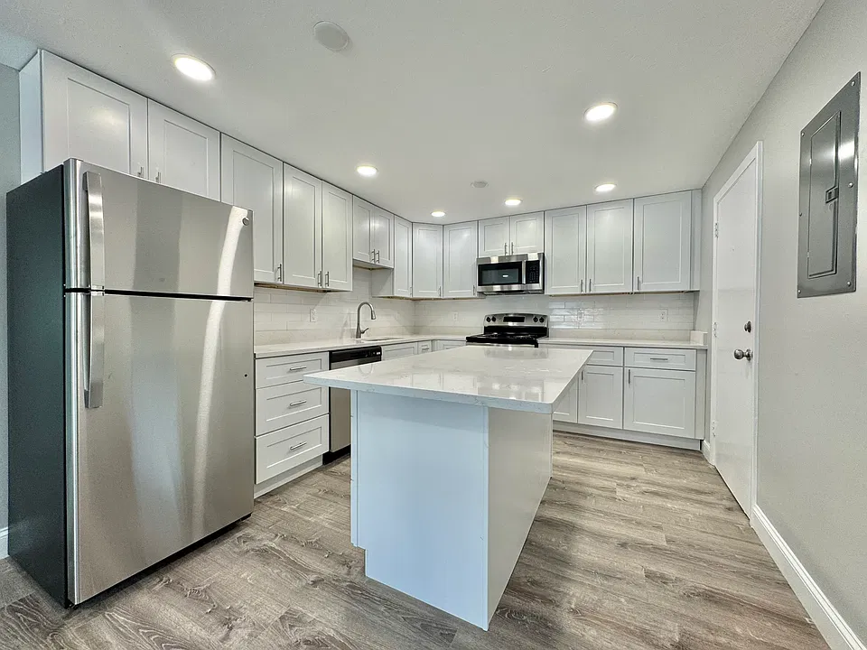 328 Greenwood St #B5