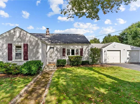 35 Angus St, Coventry, RI 02816