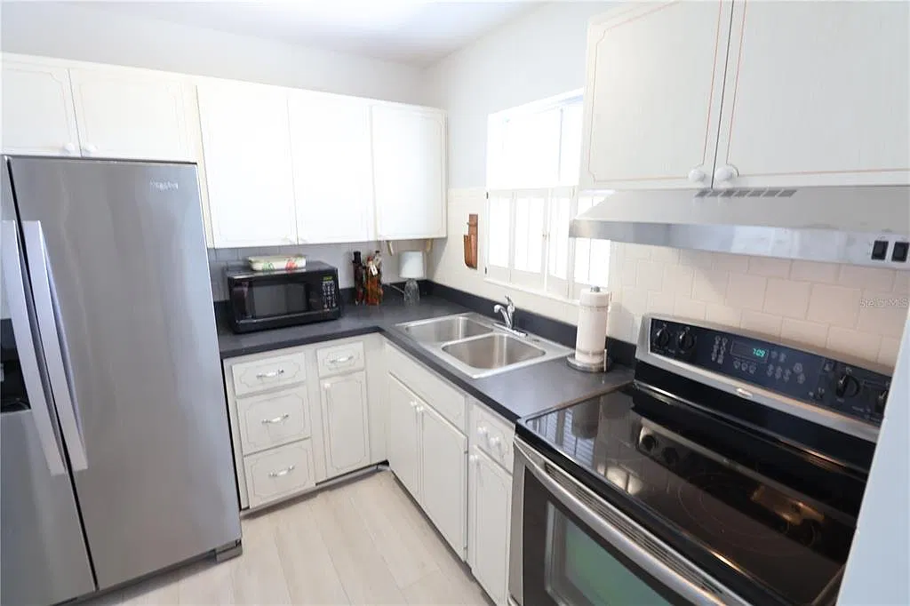 2 bed, 2.0 bath, 840 sqft, $1,200 — Photo 2