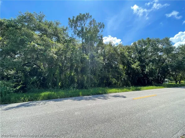 459 Highlands Lake Dr, Lake Placid, FL 33852