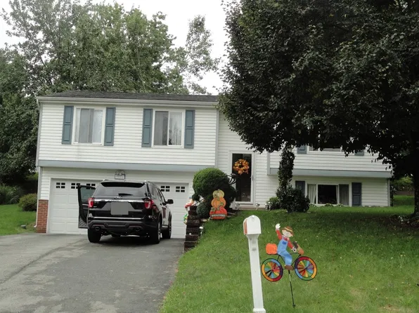 9018 Hill Dr, North Huntingdon, PA 15642