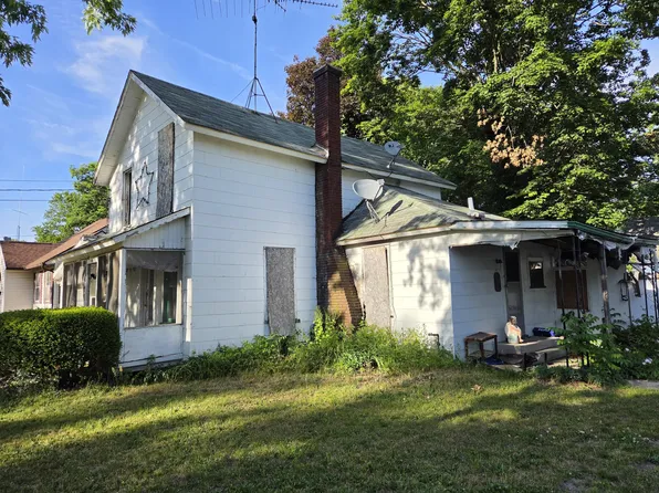 404 McOmber St, Dowagiac, MI 49047