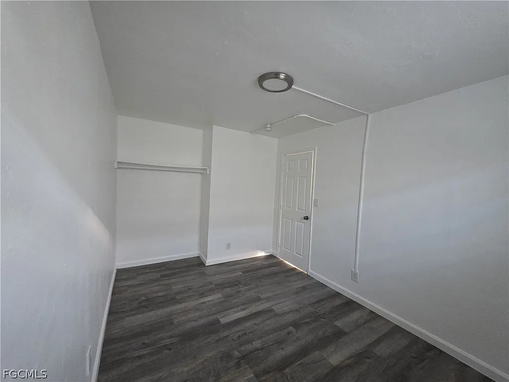 3033 2nd St — Photo 2