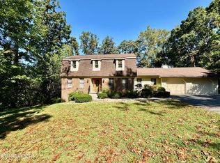 1230 Stonewall Jackson Dr, Dandridge, TN 37725