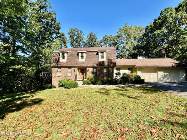 1230 Stonewall Jackson Dr, Dandridge, TN 37725