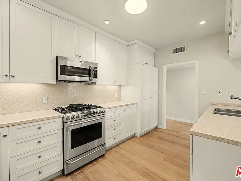 1021 Westmount Dr #102 — Photo 12