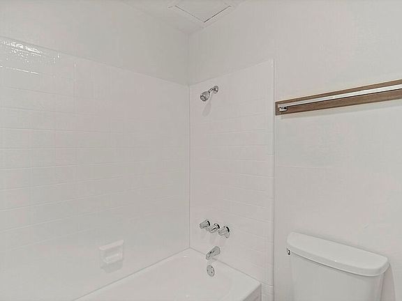5th image of 443 Gateway Dr APT 103
