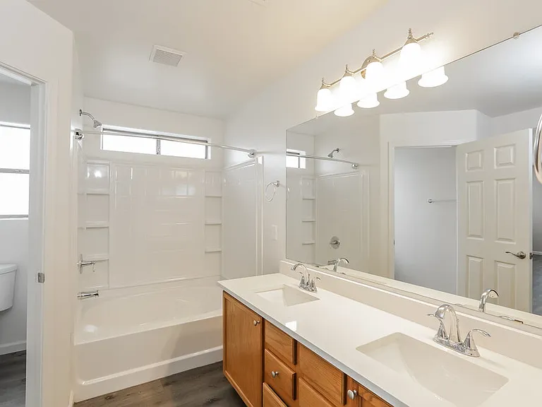 1114 E Fraktur Rd — Photo 11