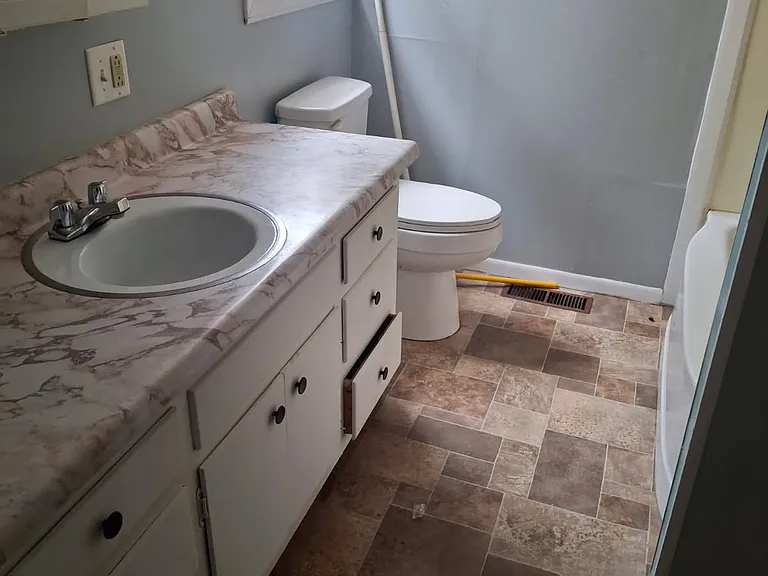 616 E Front St — Photo 5