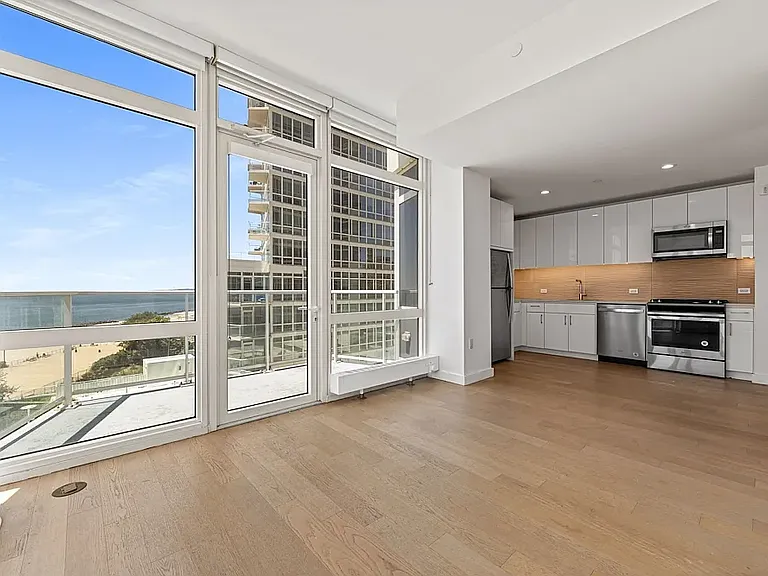 1 Ocean Dr #E6A — Photo 3