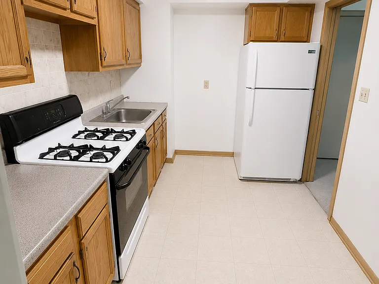 2545 Kenilworth Rd #11 — Photo 3