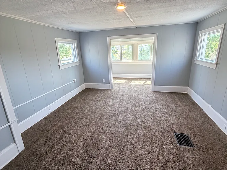 947 High Ave NW — Photo 15