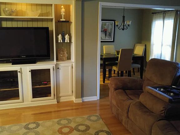 2nd image of 230 W Lawnwood Dr