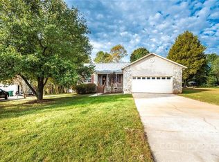 1520 Farmington Hills Dr, Conover, NC 28613