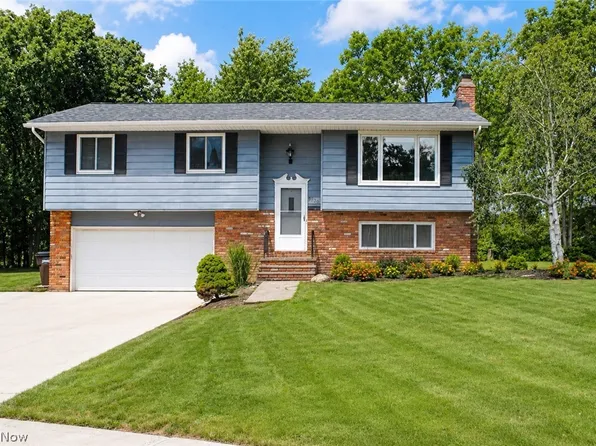 8920 Lakeview Cir, Parma, OH 44129
