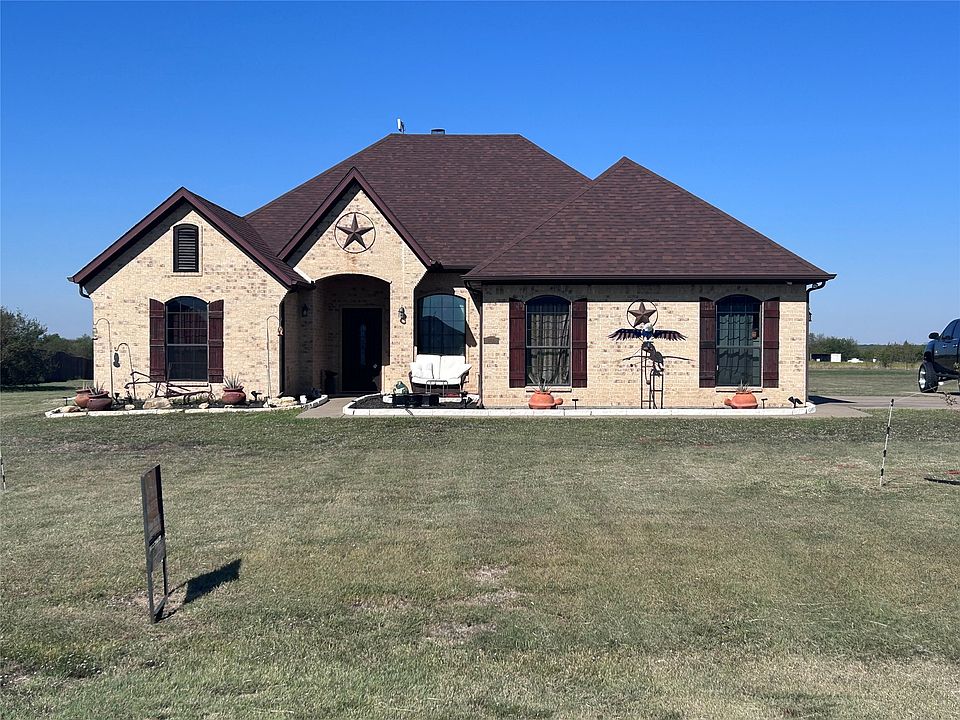 1st image of 1055 Chartres