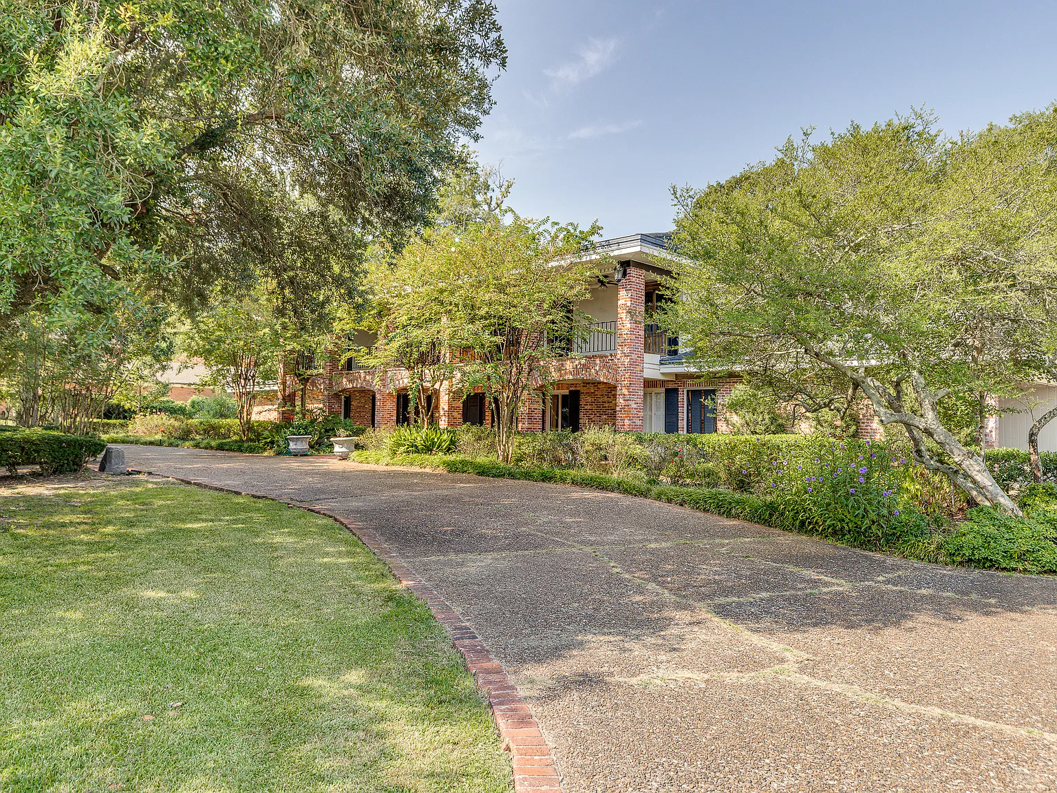 6 bed, 6250 sqft, $12,000 — Photo 3