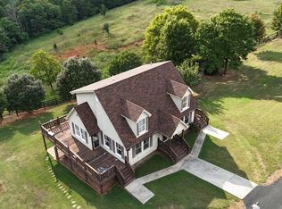 195 Horseshoe Dr, Hurt, VA 24563