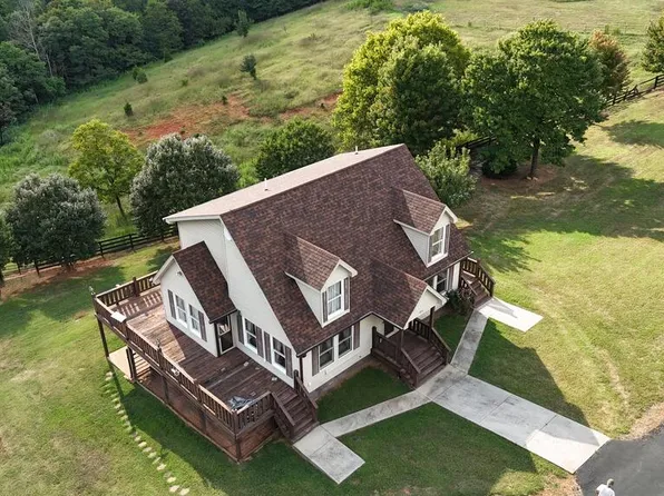 195 Horseshoe Dr, Hurt, VA 24563