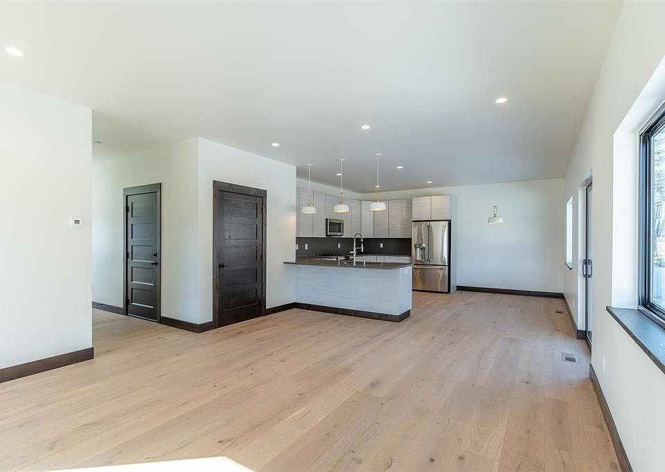 Resort View End Unit Plan, Karrow Avenue Townhomes, Whitefish, MT