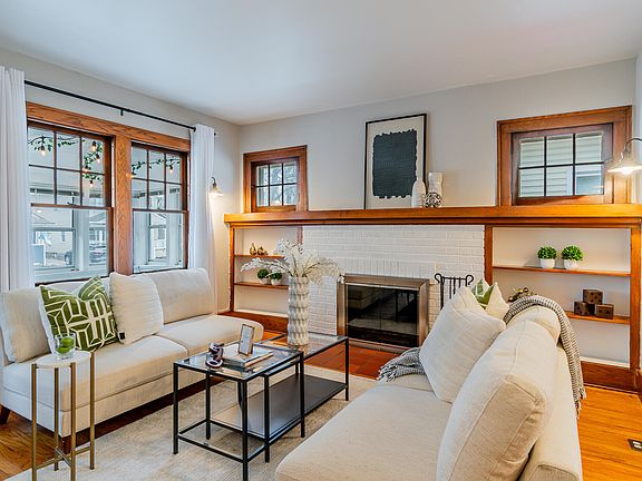 2nd image of 819 Hawthorn Ave