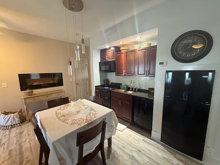 1021 Bay Dr #B — Photo 2