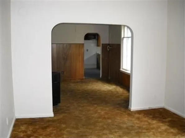 126 W Broadway Ave, Scottville, MI 49454