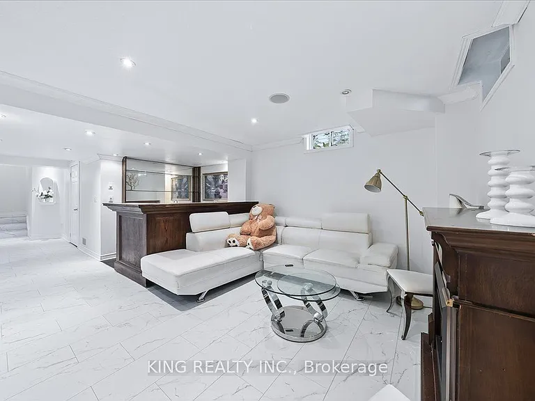 76 Blackburn Dr — Photo 42