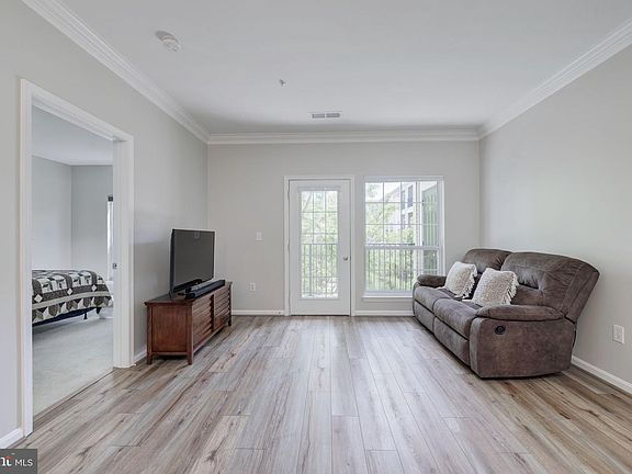 3rd image of 4854 Eisenhower Ave Unit 344