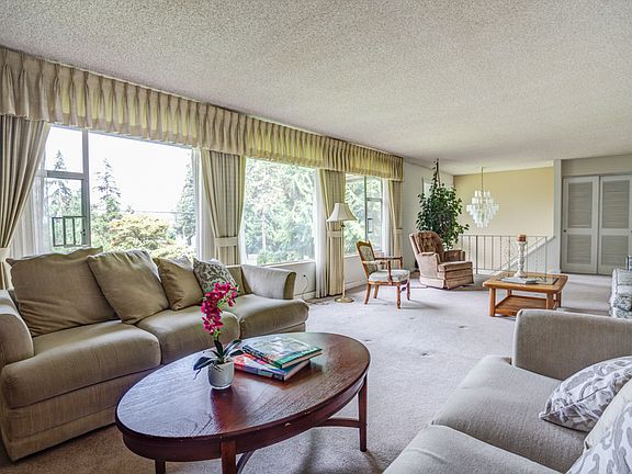 4th image of 16153 SE Newport Way
