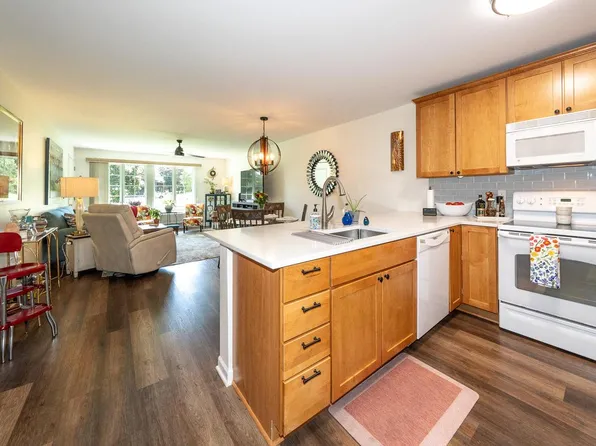 21 Matterhorn CIRCLE #21-15, Lake Geneva, WI 53147