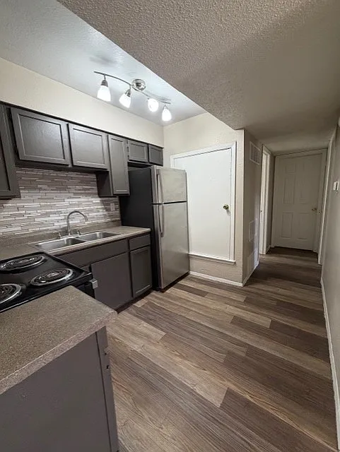 San Montego Apartments — Photo 3