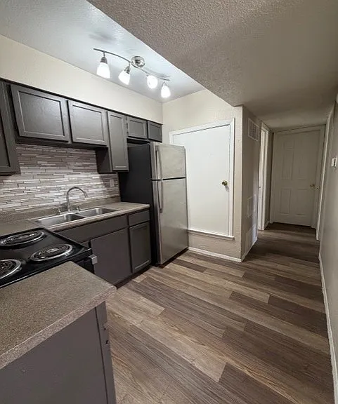 San Montego Apartments — Photo 3