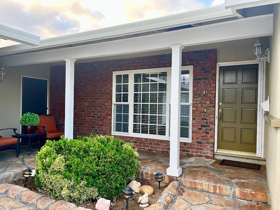 1st image of 1561 Shaw Dr