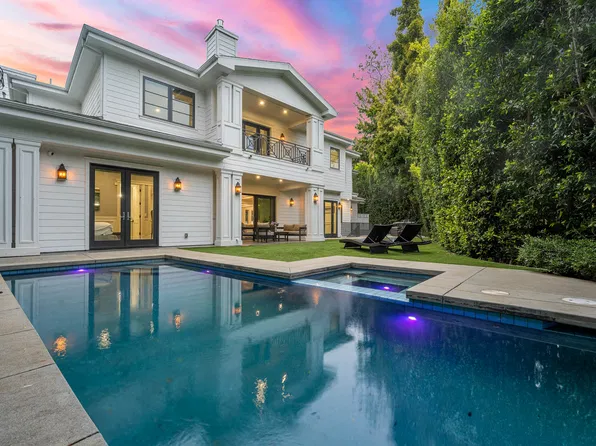 136 N Canyon View Dr, Los Angeles, CA 90049