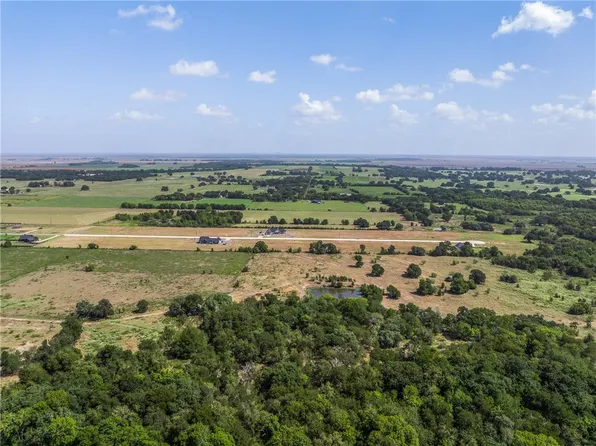 126 Court Side Dr, Somerville, TX 77879