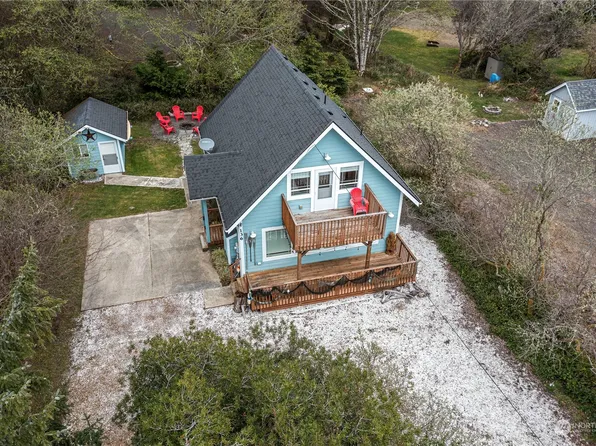 136 Pacific Boulevard NW, Ocean Shores, WA 98569