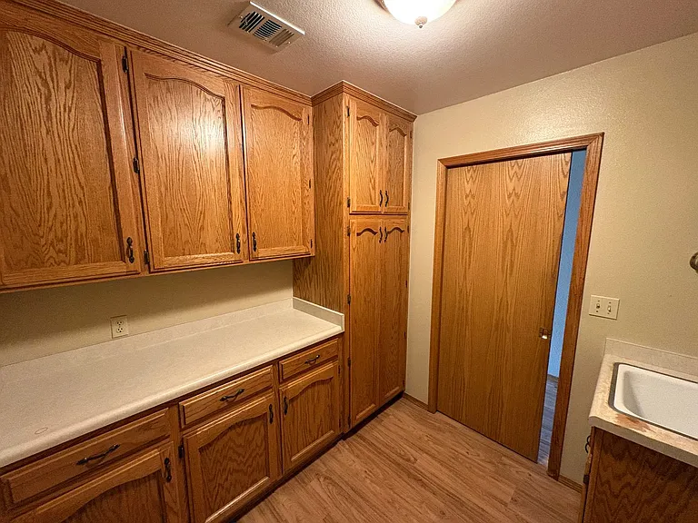 605 E Babcock Ave — Photo 35