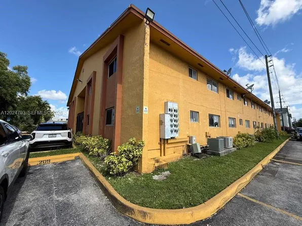1501 W 42nd St #110, Hialeah, FL 33012