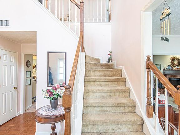 4th image of 340 Falcon Creek Dr