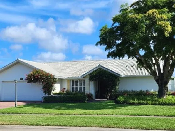 1417 Foxfire Ln, Naples, FL 34104
